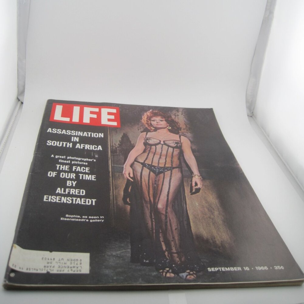 Life Magazine September 16 1966 Assassination in South Africa - Sophia Loren